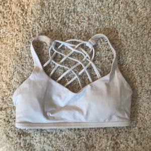 Free to be wild size 6 white